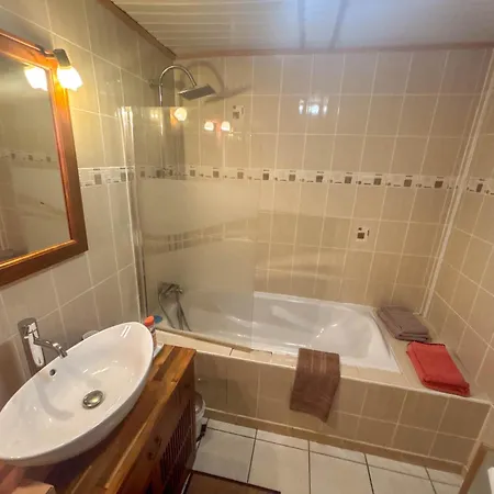 Les Sentiers Du - Domaine De La Gaia Konukevi 3*